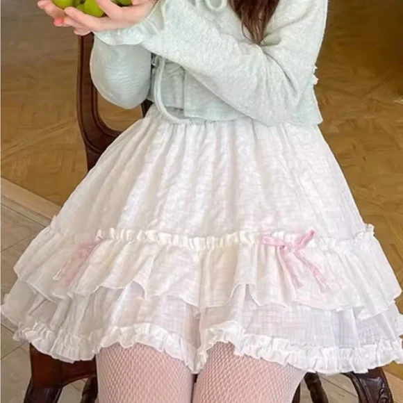 White Kawaii Cake Ruffled Above Knee Skirt Size Small - Picture 1 of 5